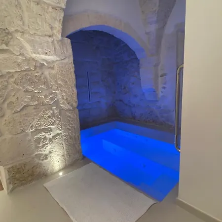 Prima Pietra Con Piscina Idromassaggio Riscaldata Apartmán