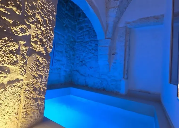 Prima Pietra Con Piscina Riscaldata * Остуни
