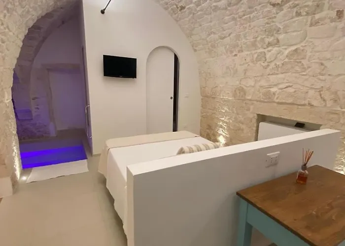 Prima Pietra Con Piscina Riscaldata Остуни