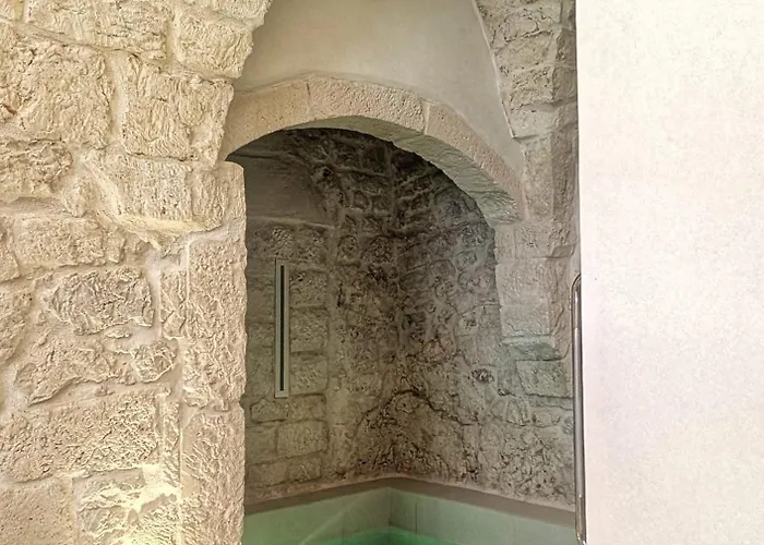 Prima Pietra Con Piscina Riscaldata * Остуни